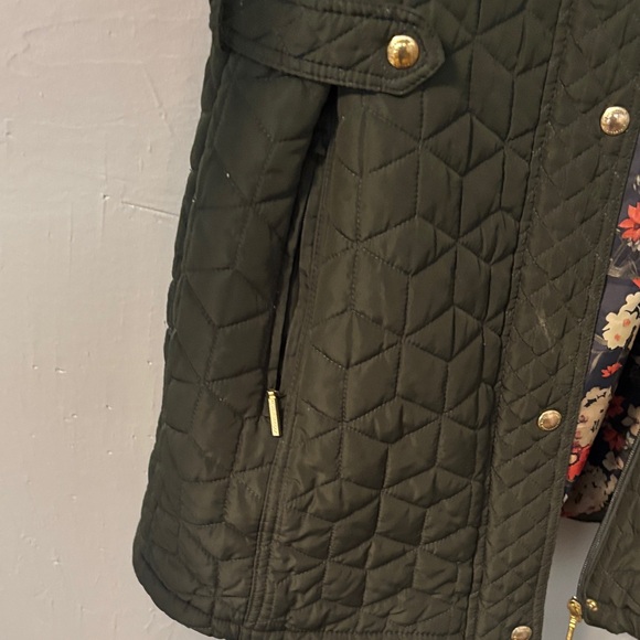 Weatherproof Dark Green Quilted Utility Jacket with Floral Interior - Picture 3 of 7